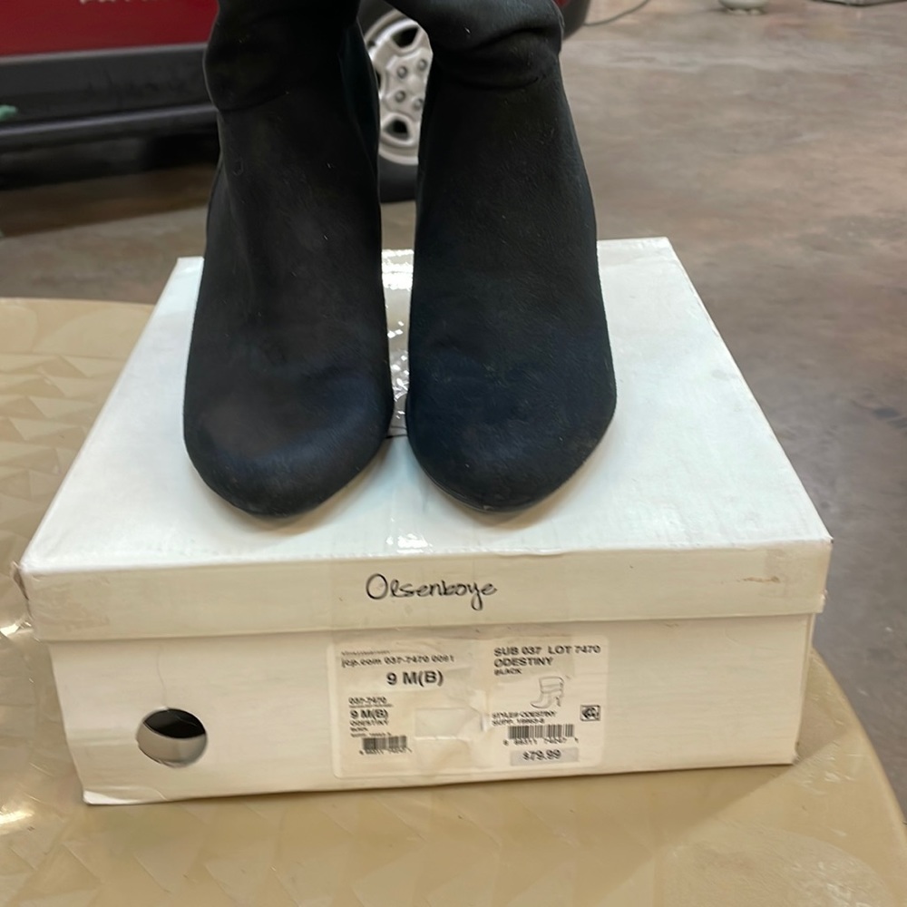 Olsenboye black suede ankle boots size 9